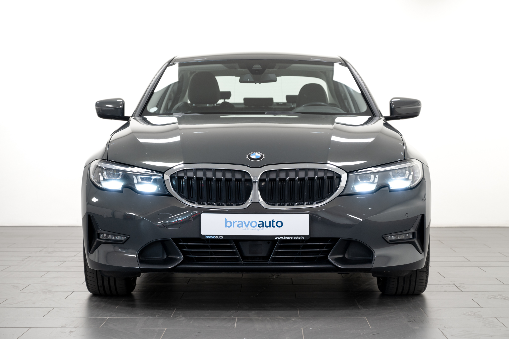 BMW 330 2019